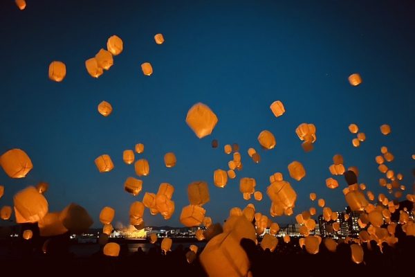 夜空にランタンを飛ばそう♬