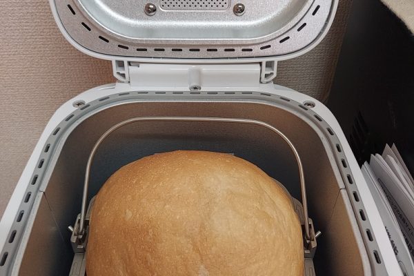 ホームベーカリーで食パンを焼く楽しさと食べ過ぎの落とし穴