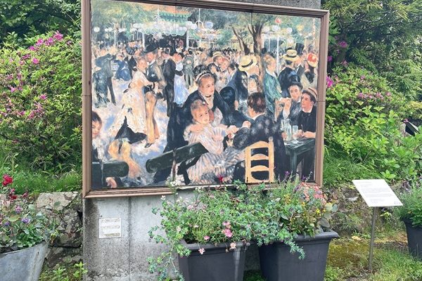 天空で楽しむ！『ガーデンミュージアム比叡』の絵画と花の共演