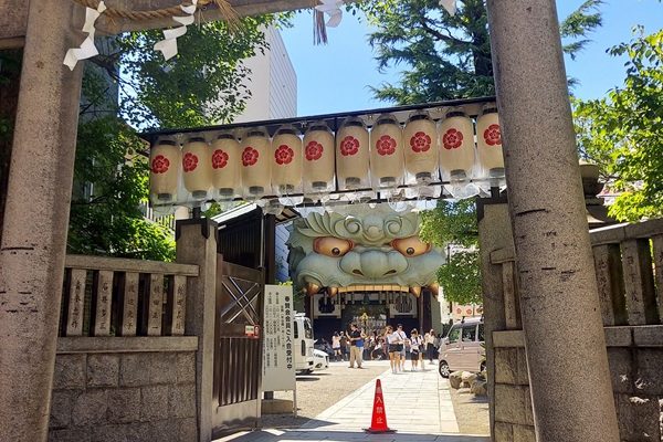 難波八坂神社さんへ